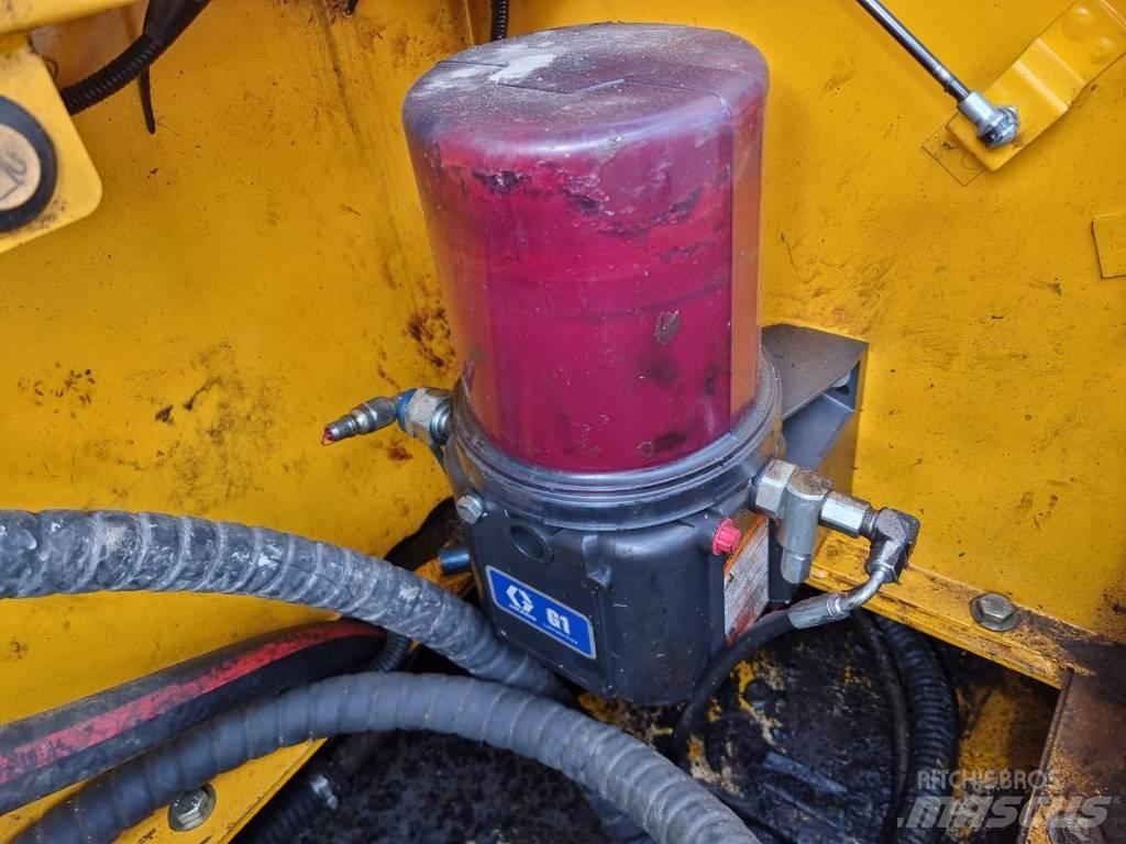 JCB JS 330 NC Bageri gusjeničari