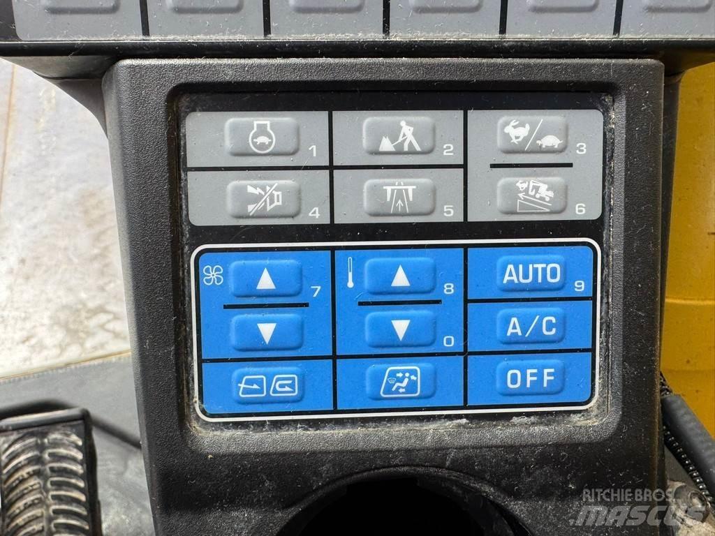 Komatsu PW180-11 Bageri na kotačima