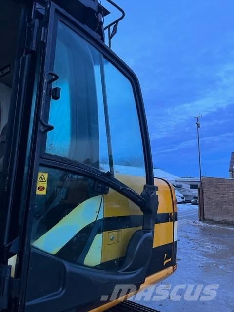 JCB JS 130 Bageri gusjeničari