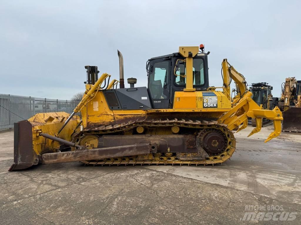 Komatsu D65EX-15 Buldožeri gusjeničari