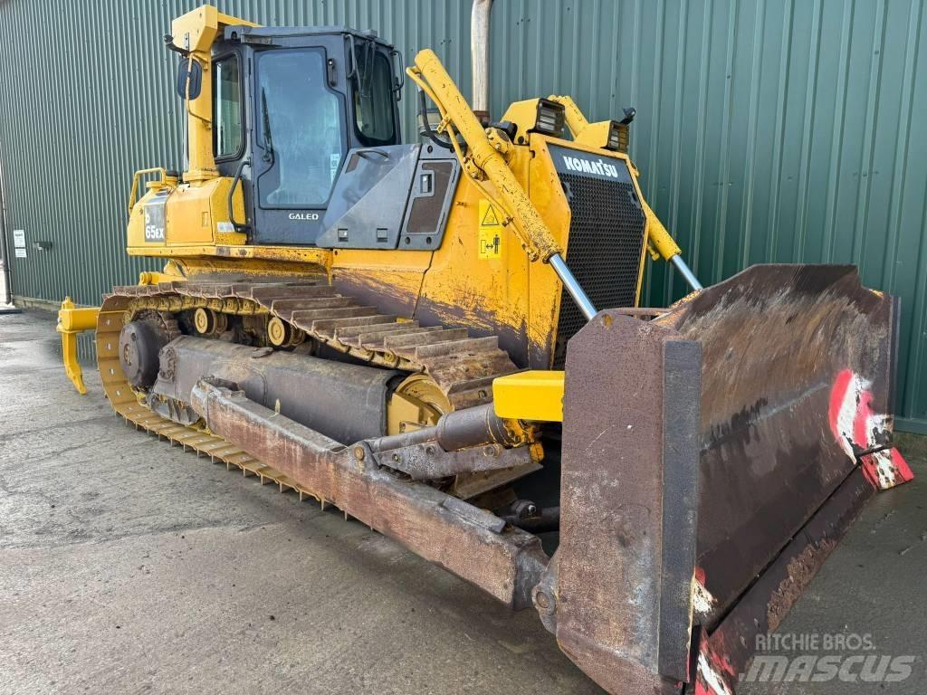 Komatsu D65EX-15 Buldožeri gusjeničari