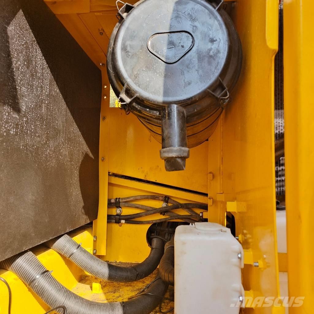 Komatsu PC 200-8 Bageri gusjeničari