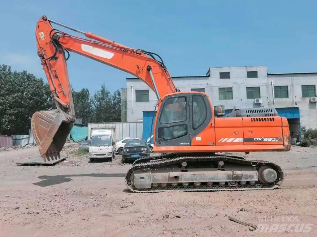 Doosan DX260 Bageri gusjeničari