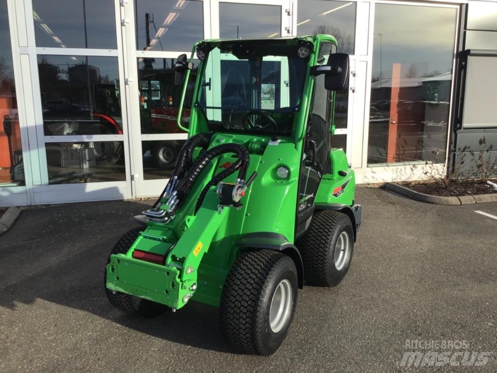 Avant 528 Skid steer mini utovarivači