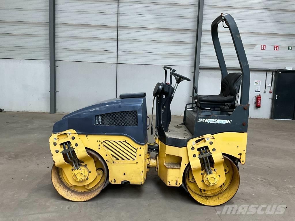Bomag BW 100 AD-4 Valjci sa dvojnim bubnjem