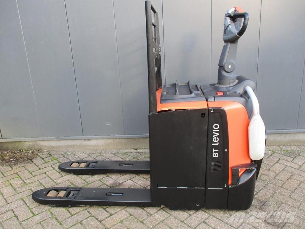 Toyota LPE250 Nisko podizni električni viličar sa platformu