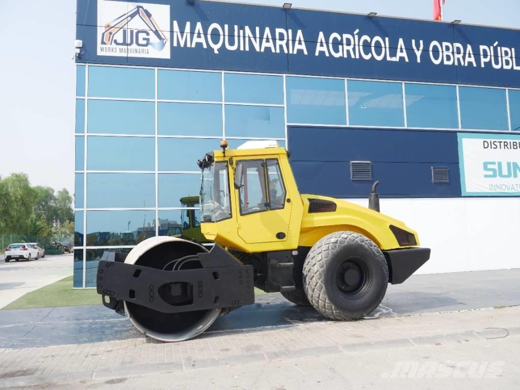 Bomag BW 211 D-4 Valjci sa dvojnim bubnjem