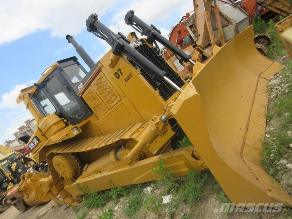 CAT D 7 H Buldožeri gusjeničari