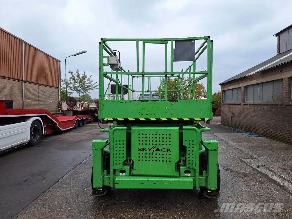 SkyJack SJ-8831 Škaraste platforme