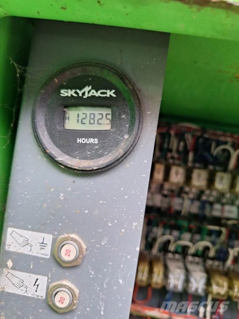 SkyJack SJ-8831 Škaraste platforme