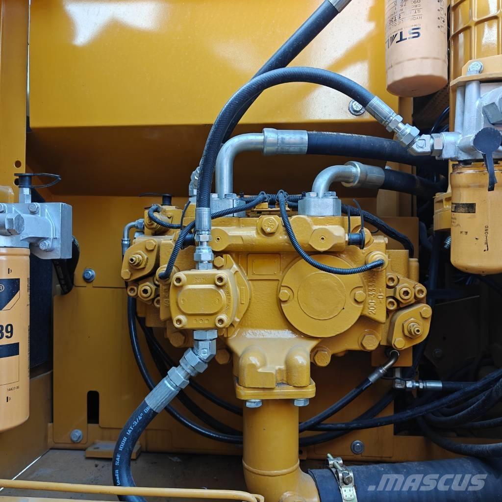 CAT 320D2L Bageri gusjeničari