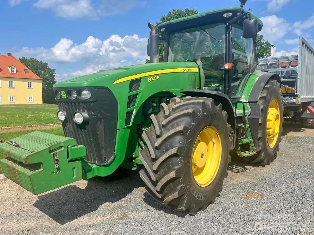 John Deere 8320 R Traktori