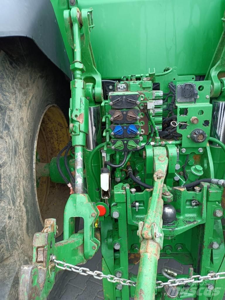 John Deere 7215 R Traktori