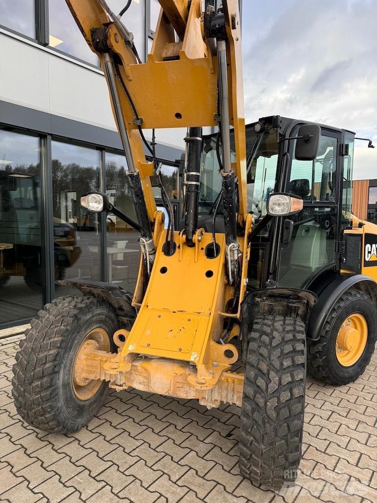 CAT 906M Utovarivači na kotačima