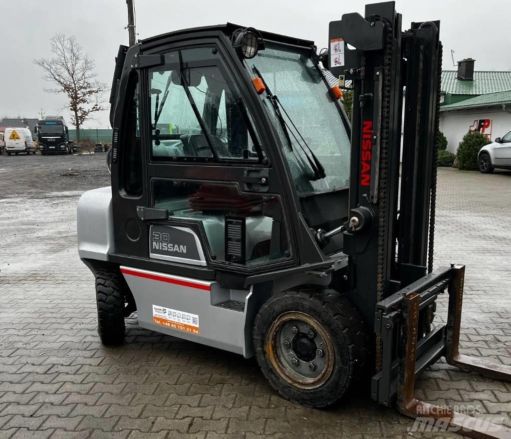 Nissan UG1D2A30LQ Plinski viličari