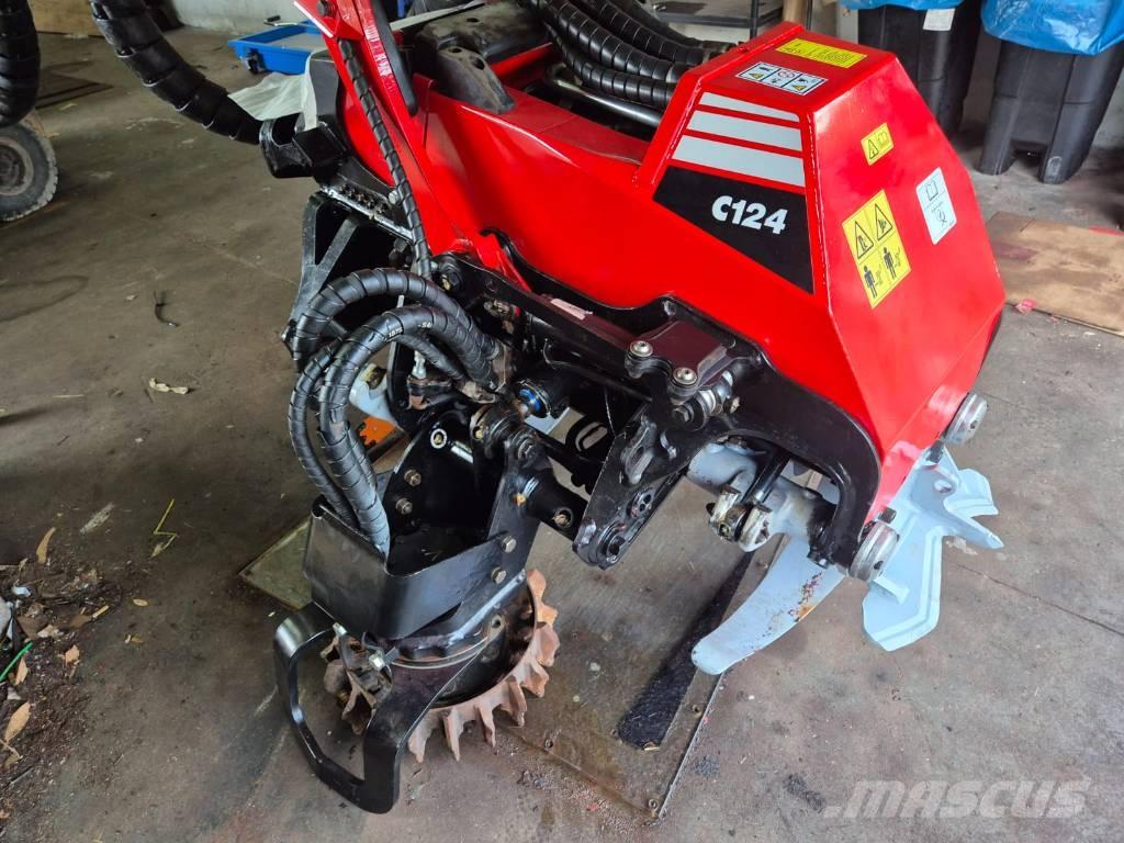 Komatsu C 124 Glave za kombajne