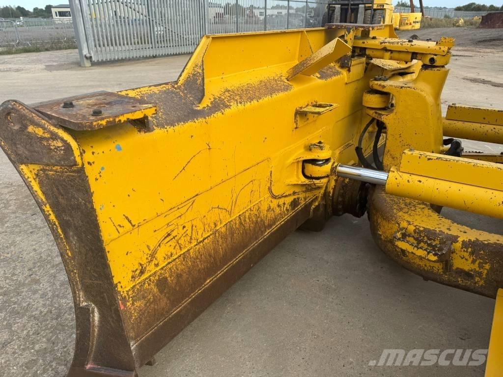 Komatsu D61PX-24 Buldožeri gusjeničari