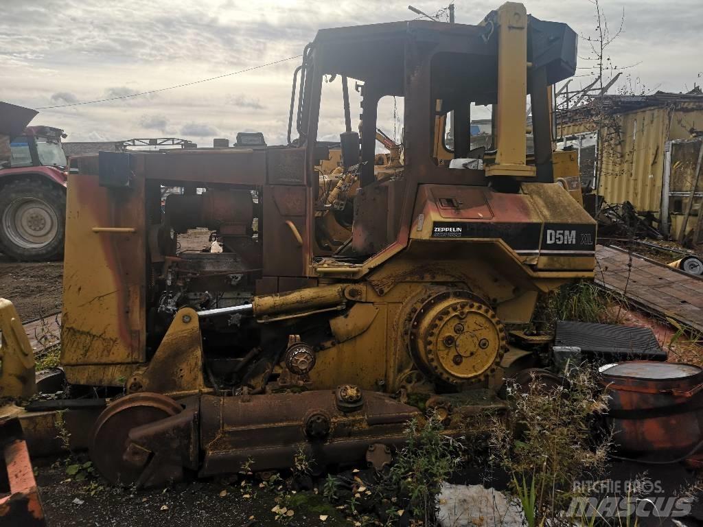 CAT D 5 M XL Buldožeri gusjeničari