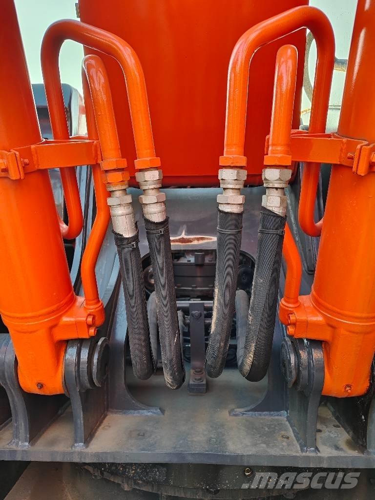 Hitachi ZX 210 Bageri gusjeničari