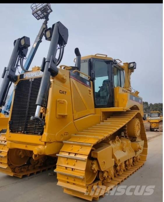 CAT D 8 T Buldožeri gusjeničari