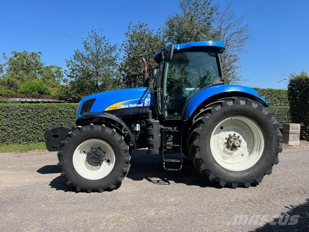 New Holland T 7040 Traktori
