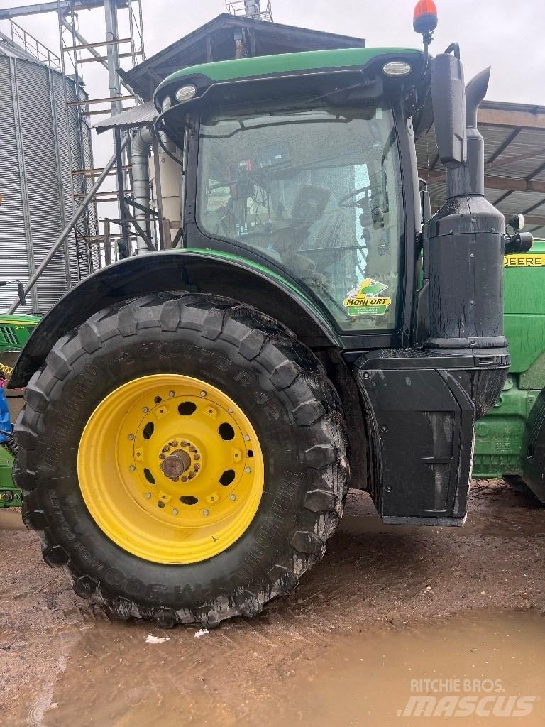 John Deere 8320 R Traktori