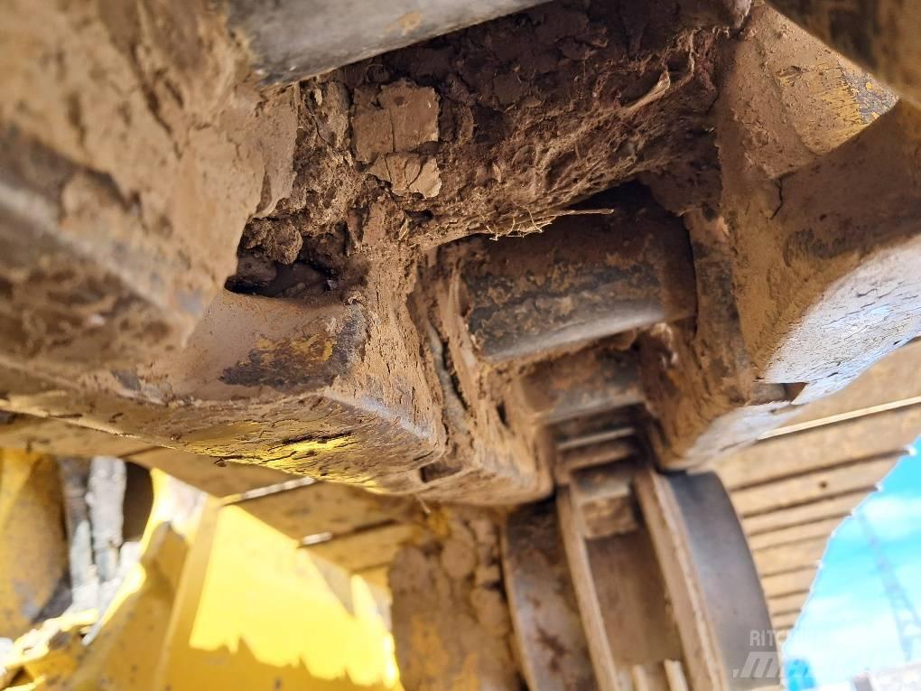 Komatsu D61PXI-24E0 Buldožeri gusjeničari