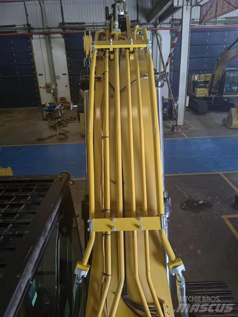 CAT 323 Bageri gusjeničari