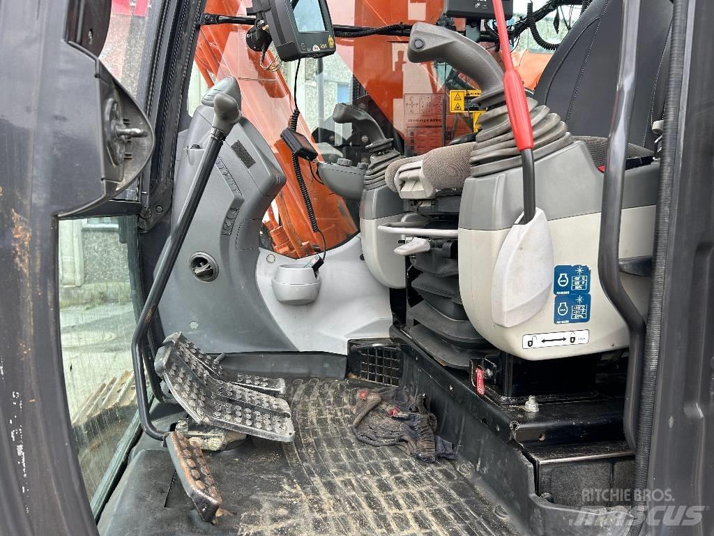 Hitachi ZX225USLC-5 Bageri gusjeničari