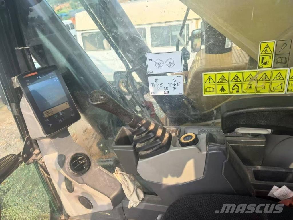 CAT 352 Bageri gusjeničari