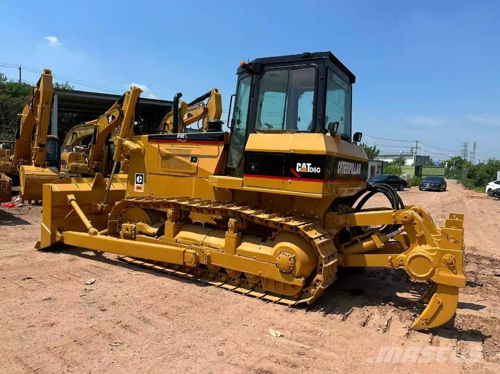CAT D 6 G Buldožeri gusjeničari