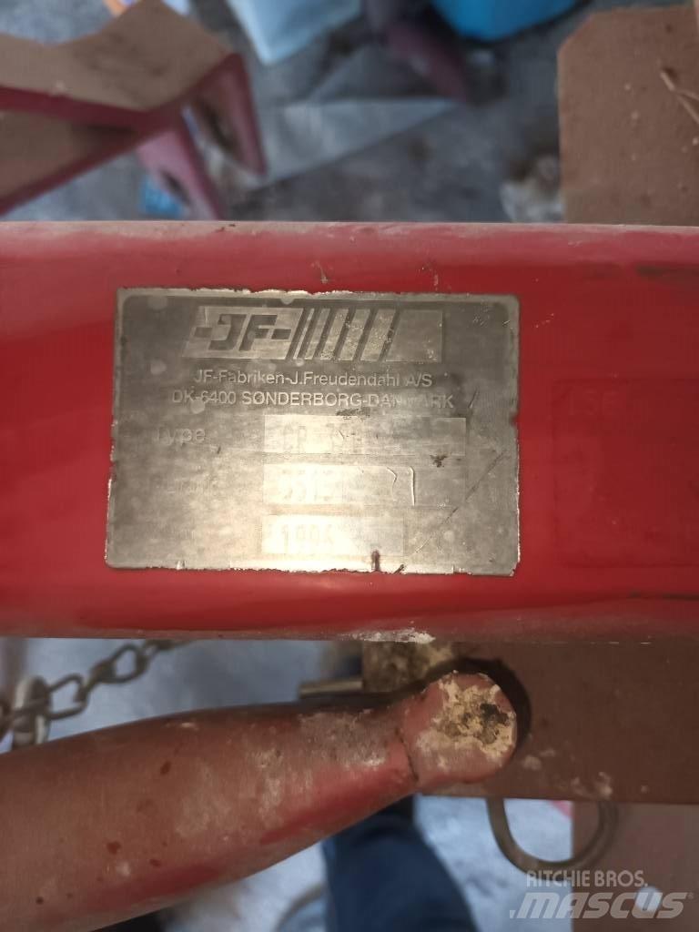 JF CR 320 Okretači i sakupljači sijena
