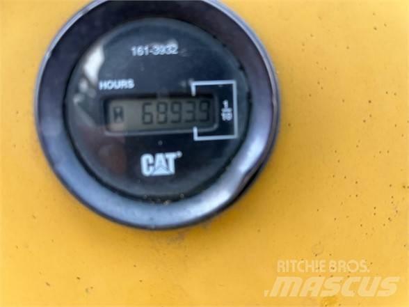 CAT D4G Buldožeri gusjeničari