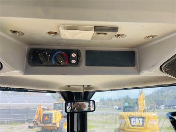 CAT D7E Buldožeri gusjeničari