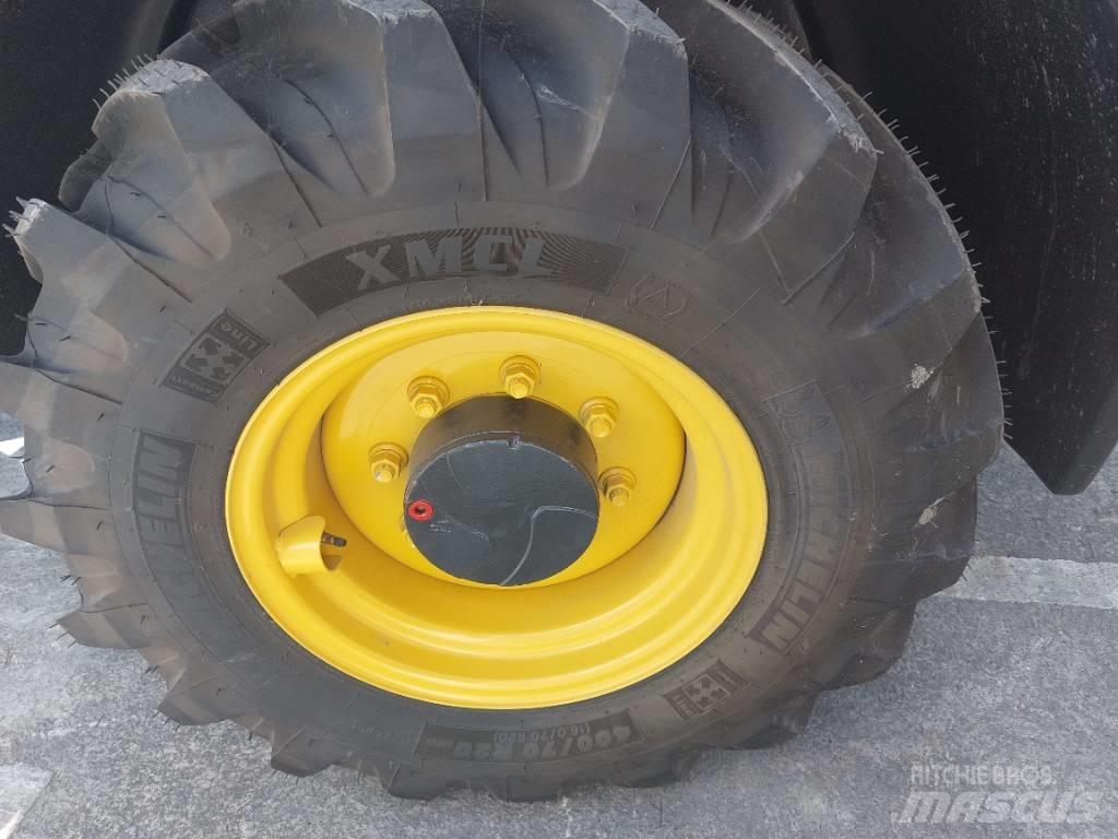Komatsu WA80M-8 Mini utovarivači