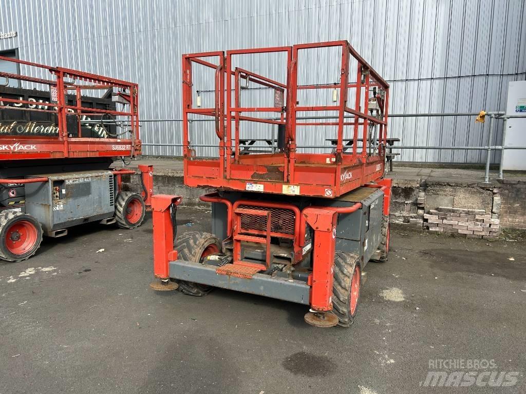 SkyJack SJ 6826 RT Škaraste platforme