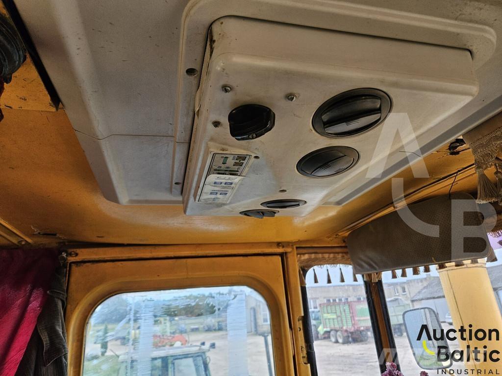  Kirovec K-701 Traktori