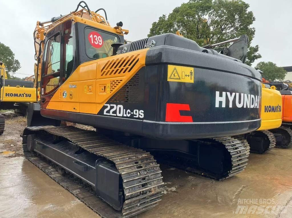 Hyundai R220LC-9S Bageri na kotačima