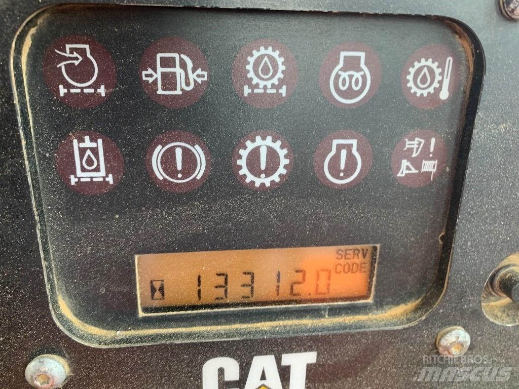 CAT D 6 T Buldožeri gusjeničari