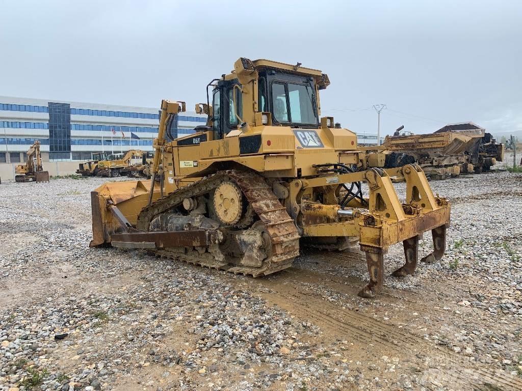 CAT D 6 T Buldožeri gusjeničari