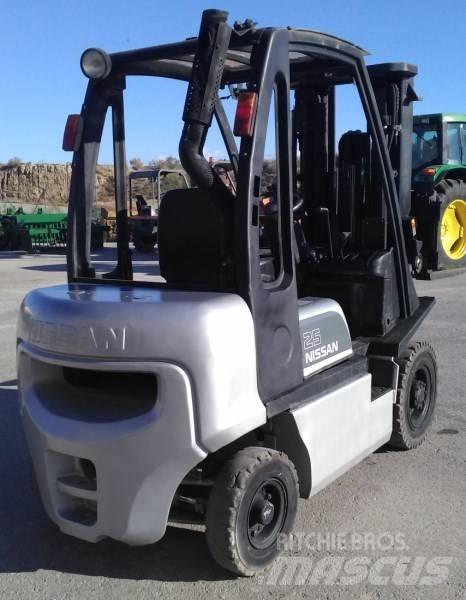 Nissan FD02A25Q Dizelski viličari