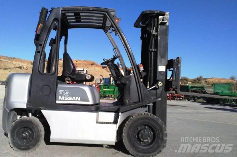 Nissan FD02A25Q Dizelski viličari