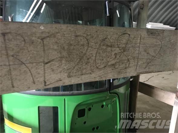 John Deere  Kabine i unutrašnjost