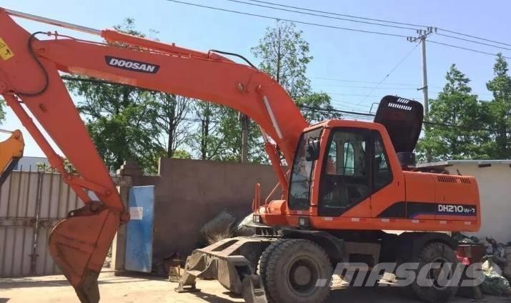 Doosan DH210W Bageri na kotačima