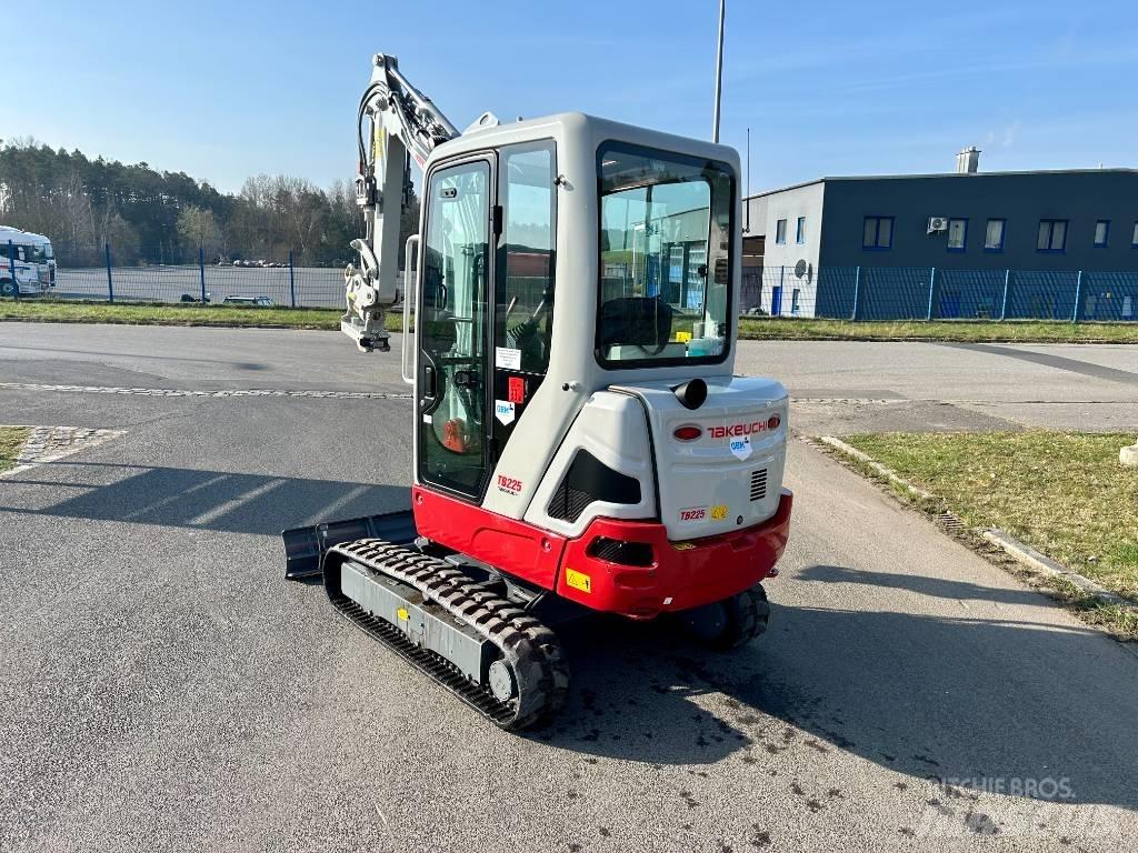 Takeuchi TB 225 Mini bageri <7t