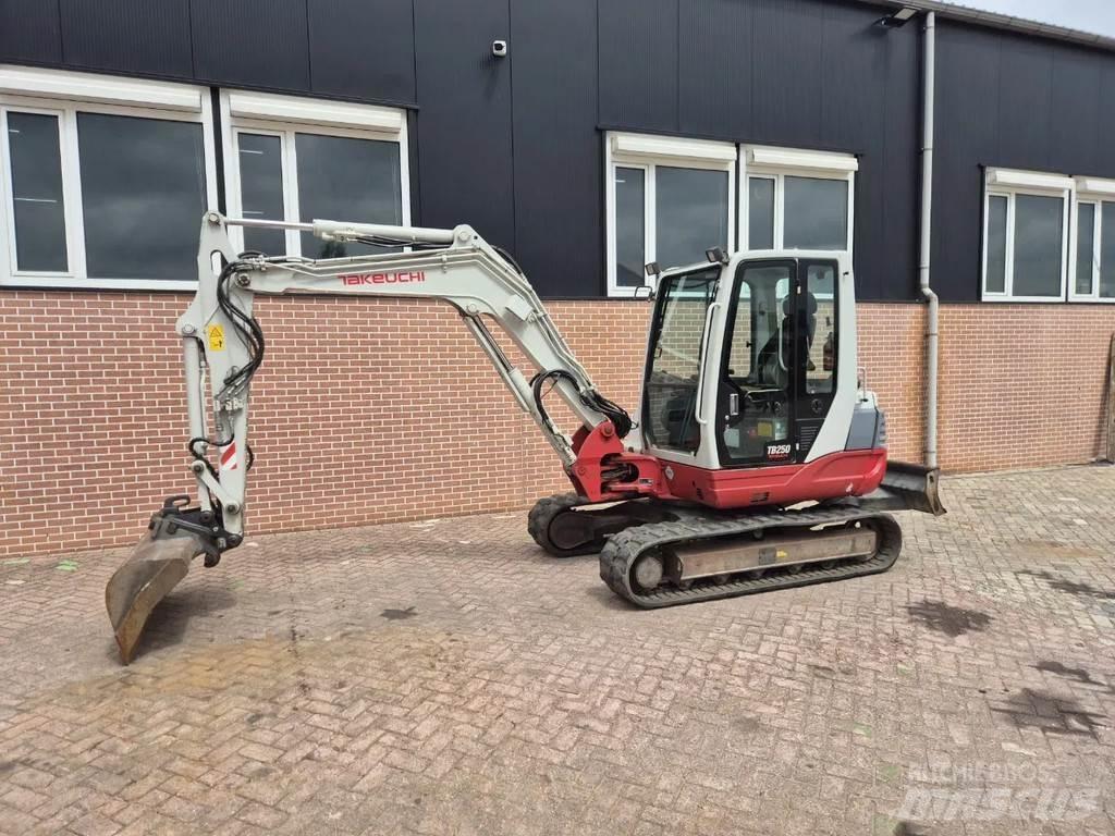 Takeuchi TB250 Mini bageri <7t