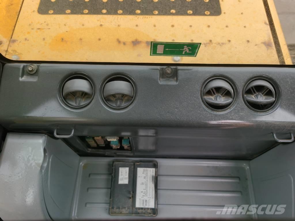 Komatsu PC 220-8 Bageri gusjeničari