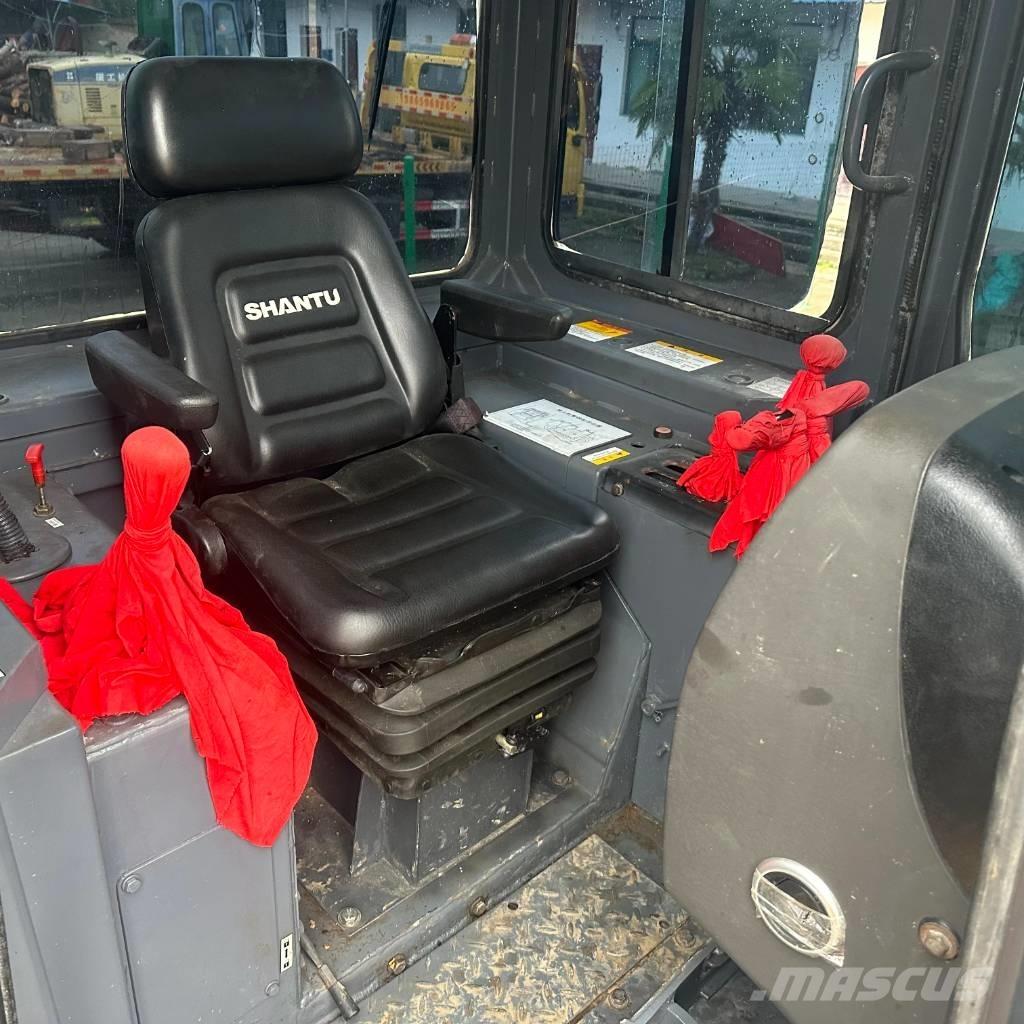 Shantui SD16 Buldožeri gusjeničari