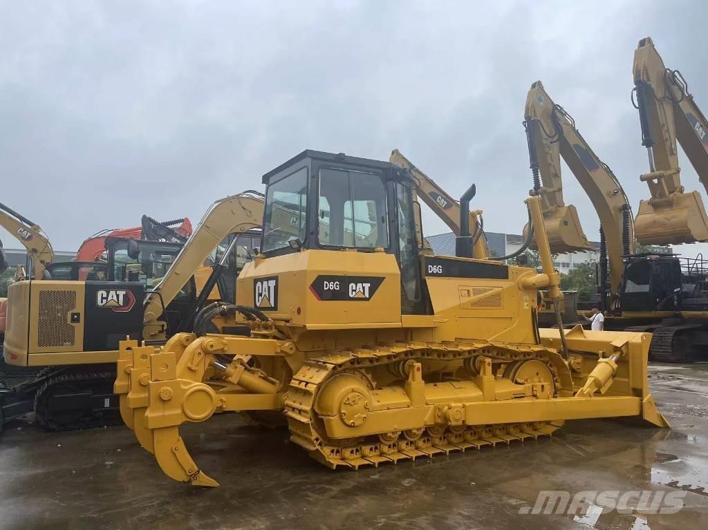CAT D 6 G Buldožeri gusjeničari