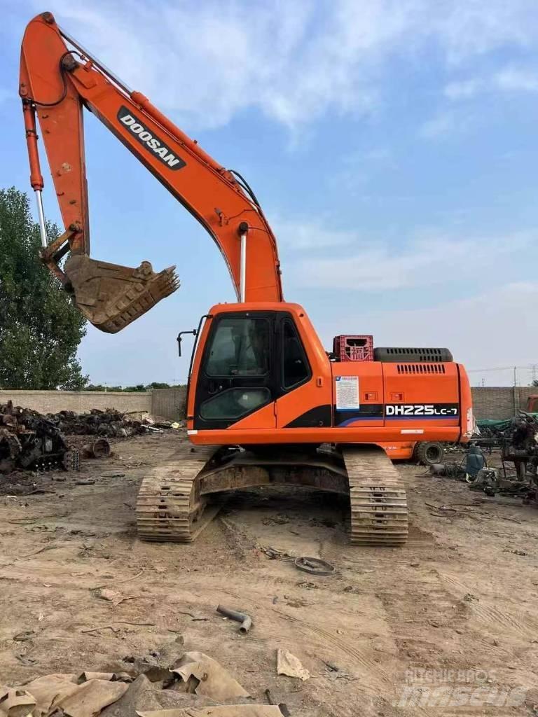 Doosan DH 225 LC-9 Bageri gusjeničari